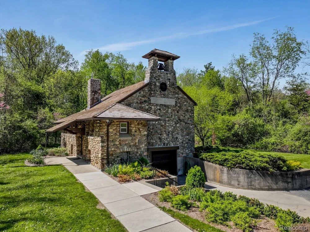 940 Lake Angelus Shores Shores Lake Angelus City, MI 48326