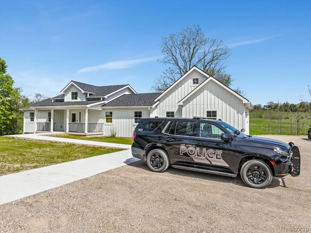 940 Lake Angelus Shores Shores Lake Angelus City, MI 48326