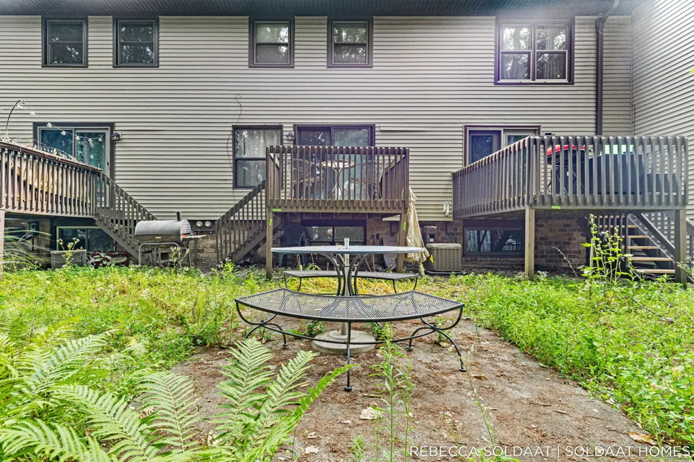 2539 Chatham Woods Drive SE Cascade Charter Township, MI 49546