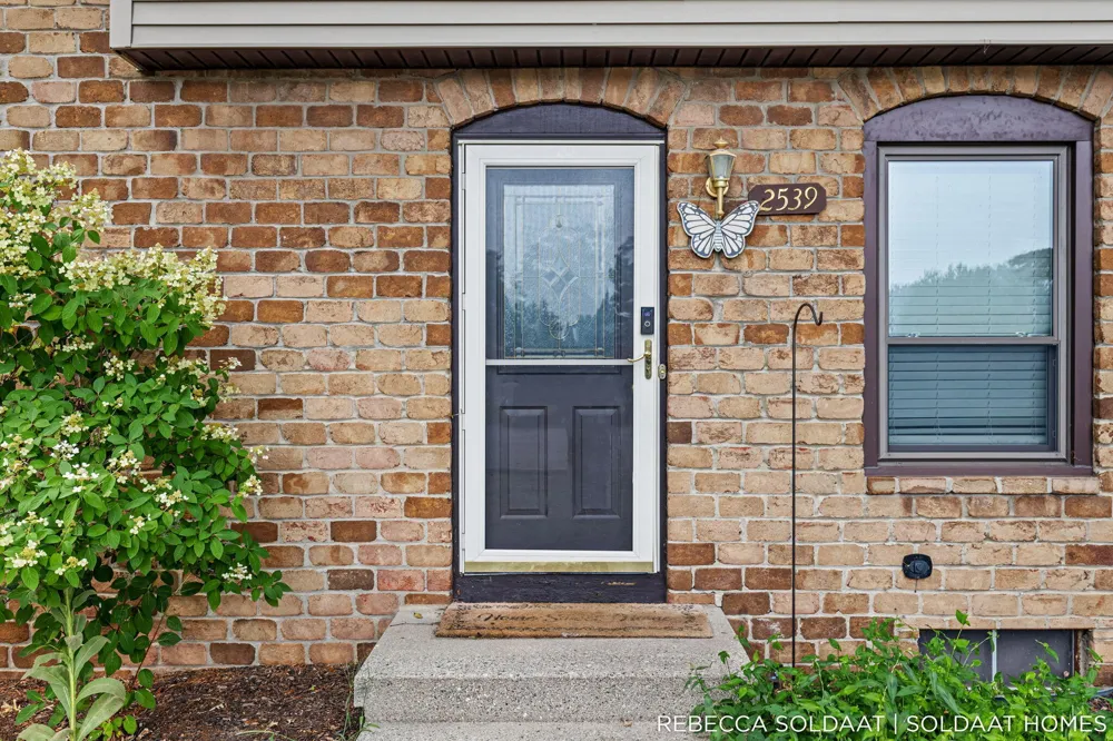 2539 Chatham Woods Drive SE Cascade Charter Township, MI 49546