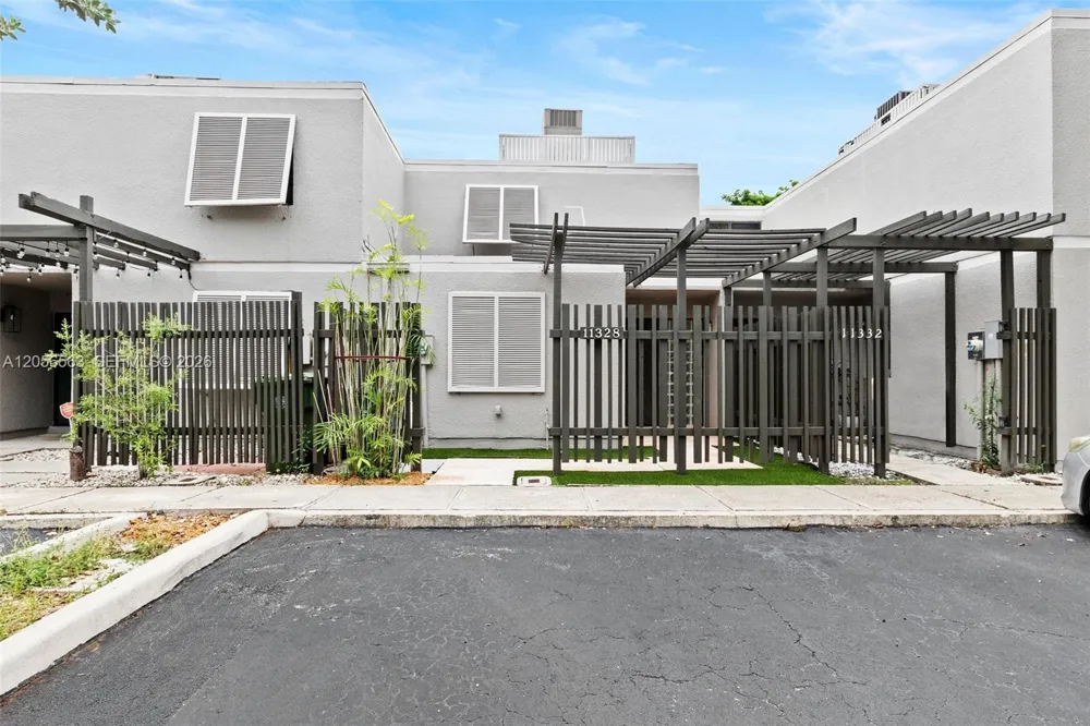 11328 NW 14th Ct Pembroke Pines, FL 33026