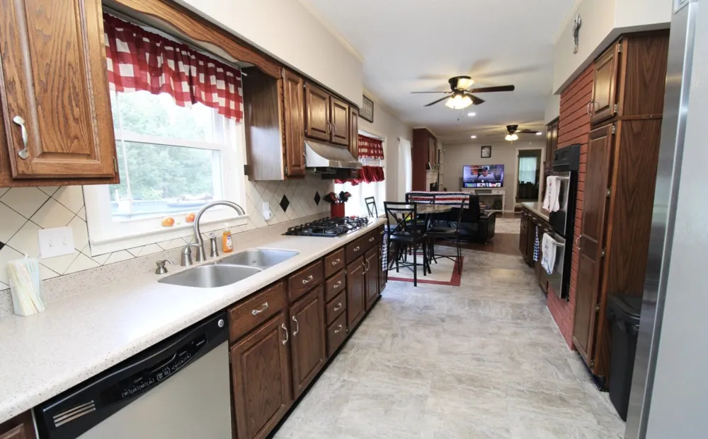 55 Hillcrest Dr Lexington, TN 38351