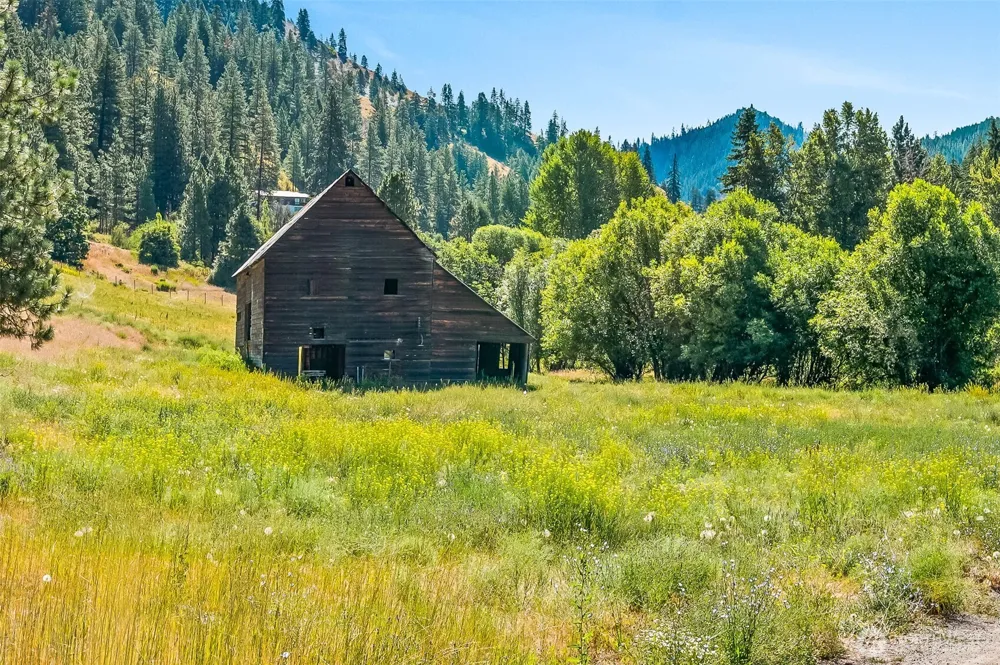 10495 Merry Canyon Road Leavenworth, WA 98826