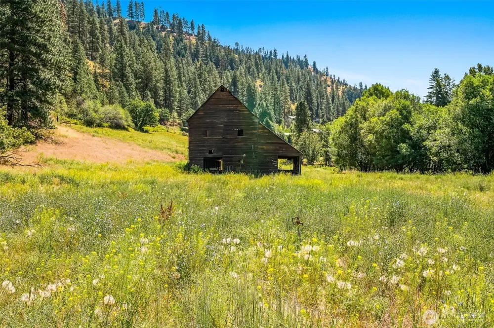 10495 Merry Canyon Road Leavenworth, WA 98826