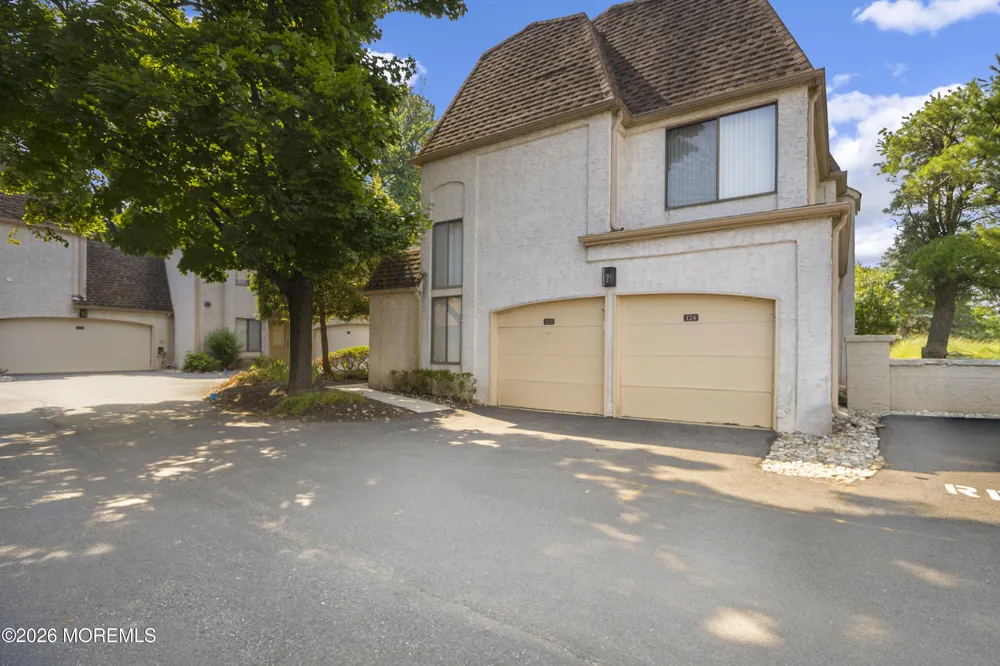 124 Park Gate Drive Edison, NJ 08820