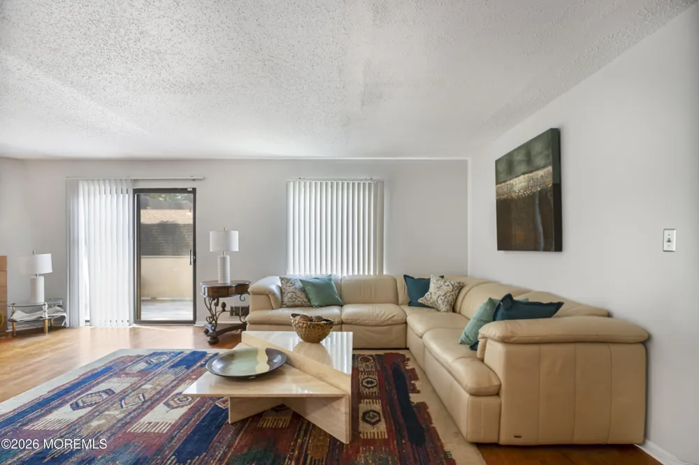124 Park Gate Drive Edison, NJ 08820