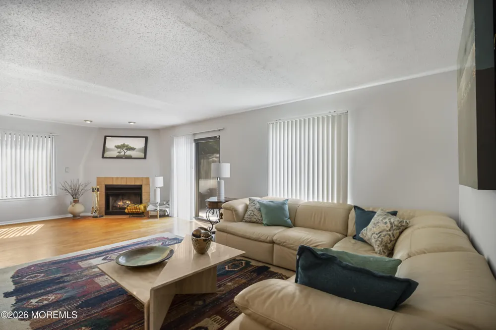 124 Park Gate Drive Edison, NJ 08820