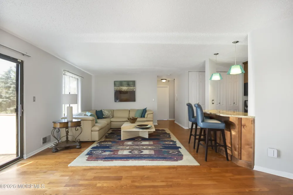 124 Park Gate Drive Edison, NJ 08820