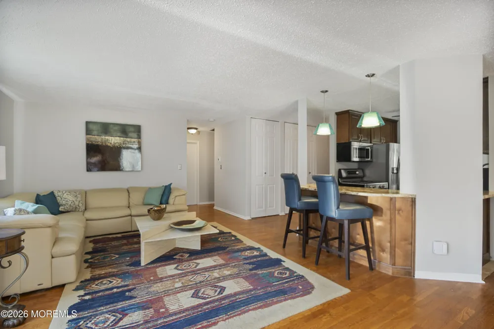 124 Park Gate Drive Edison, NJ 08820