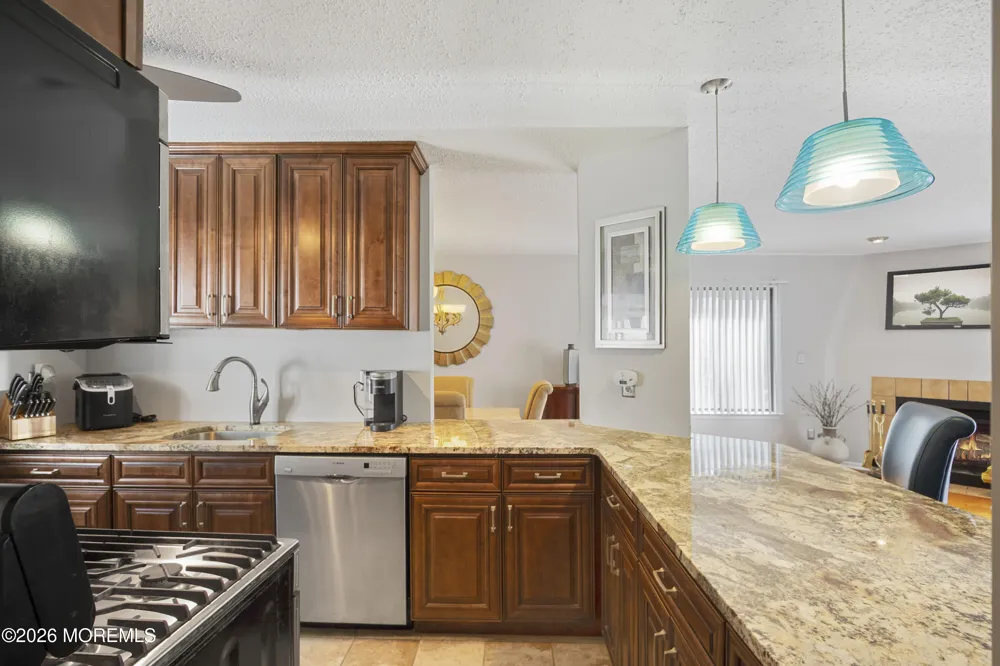 124 Park Gate Drive Edison, NJ 08820