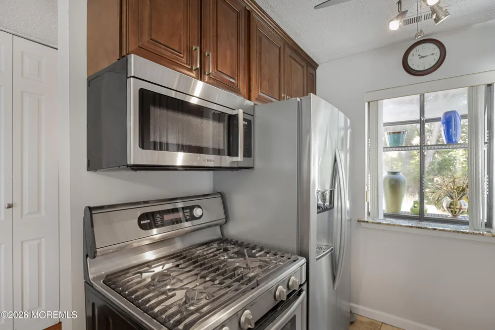 124 Park Gate Drive Edison, NJ 08820