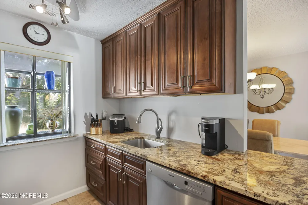 124 Park Gate Drive Edison, NJ 08820