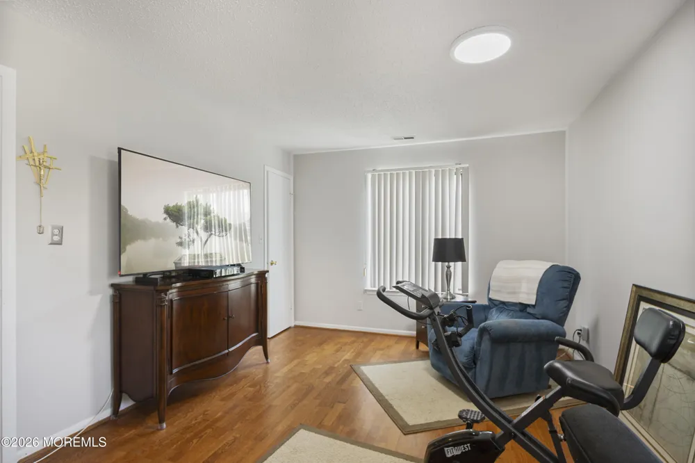 124 Park Gate Drive Edison, NJ 08820