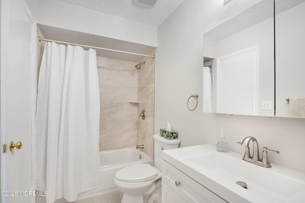 124 Park Gate Drive Edison, NJ 08820