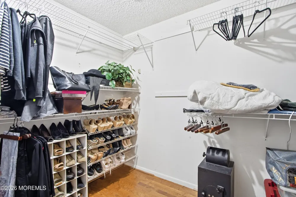 124 Park Gate Drive Edison, NJ 08820