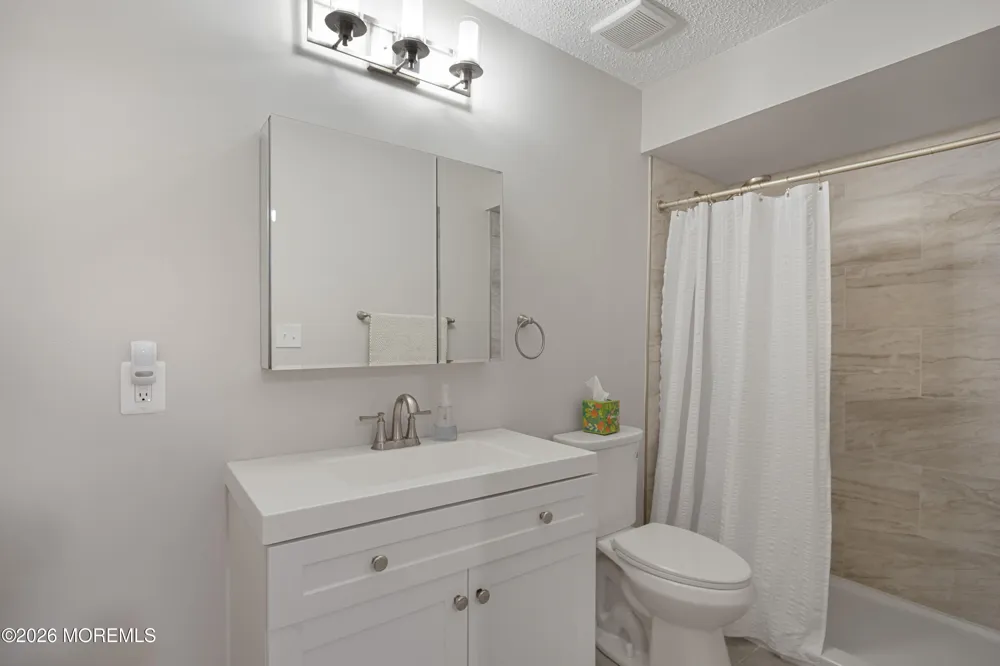 124 Park Gate Drive Edison, NJ 08820