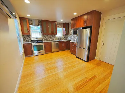 104 Stratford #E