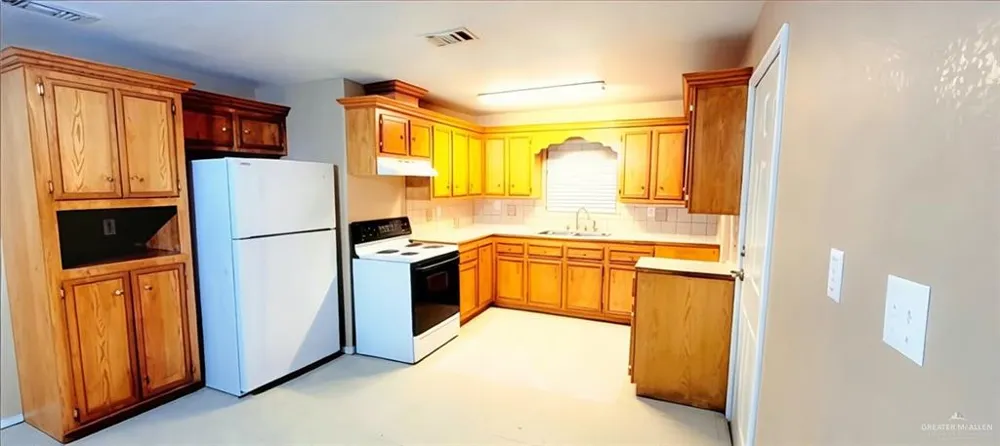 164 W US Highway 83 Highway Rio Grande City, TX 78582