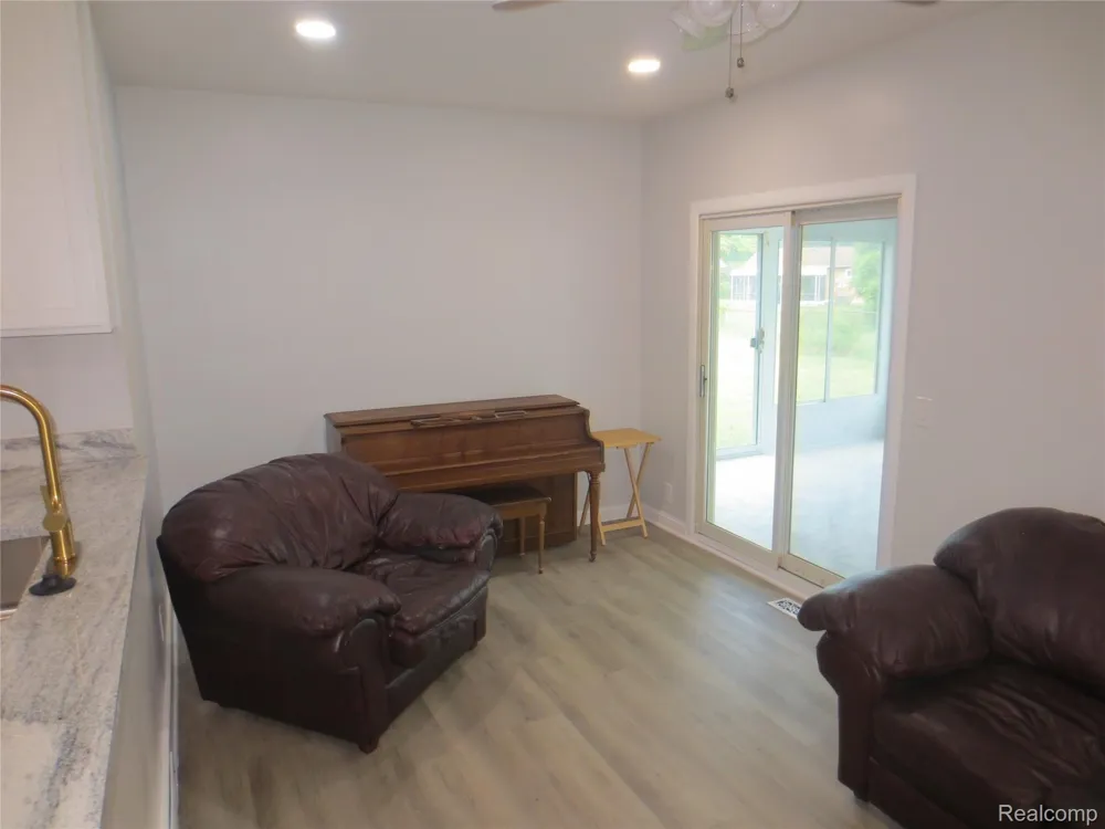 34600 Michelle Drive Romulus City, MI 48174