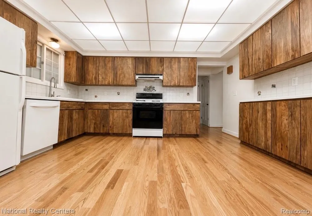 229 Linden Street Northville City, MI 48167