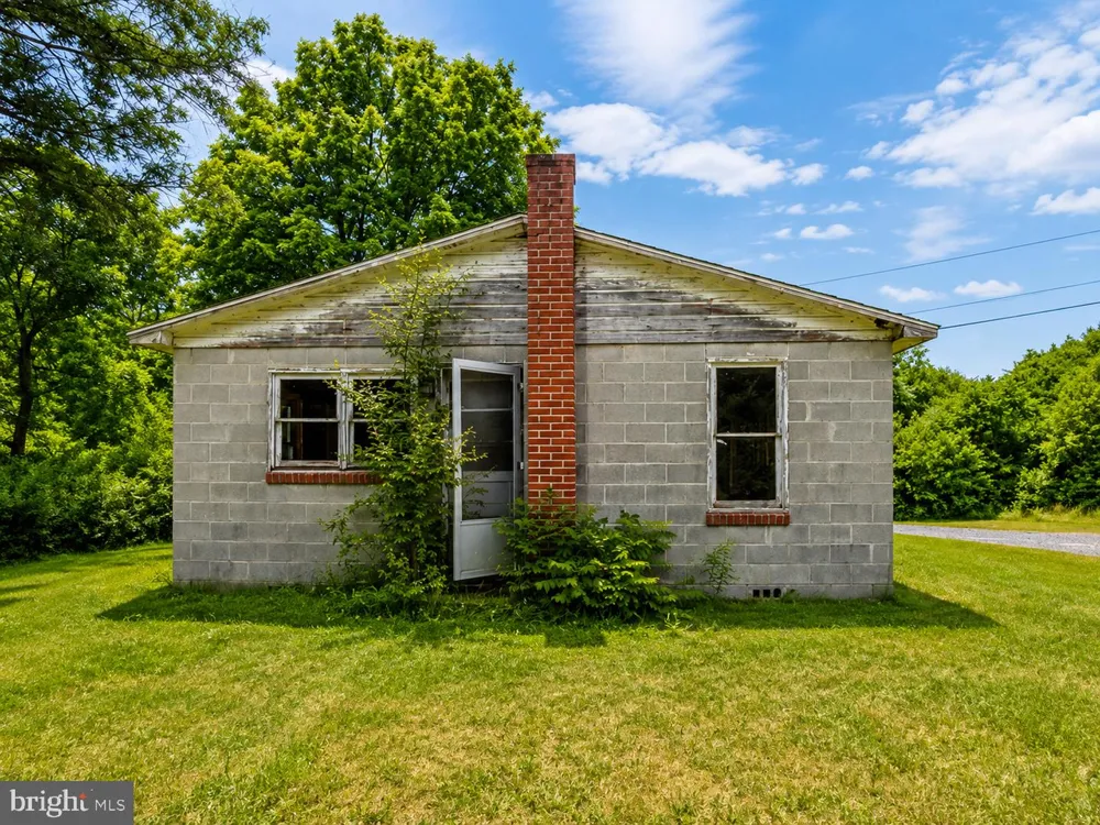 25 MICKEY LANE Milroy, PA 17063