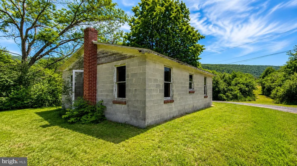 25 MICKEY LANE Milroy, PA 17063