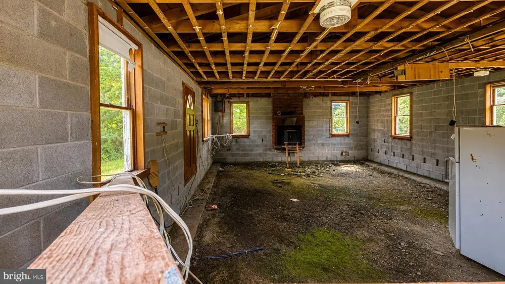 25 MICKEY LANE Milroy, PA 17063