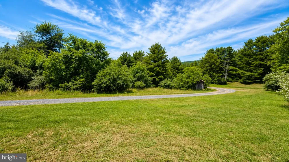 25 MICKEY LANE Milroy, PA 17063