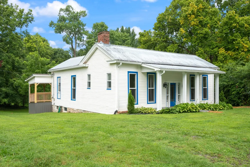 117 W End Ave Centerville, TN 37033