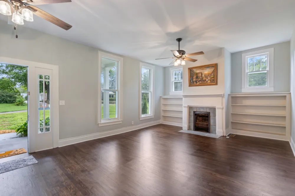 117 W End Ave Centerville, TN 37033