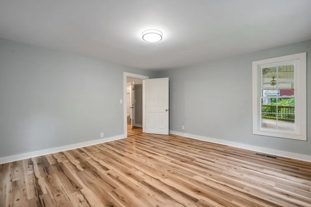 117 W End Ave Centerville, TN 37033
