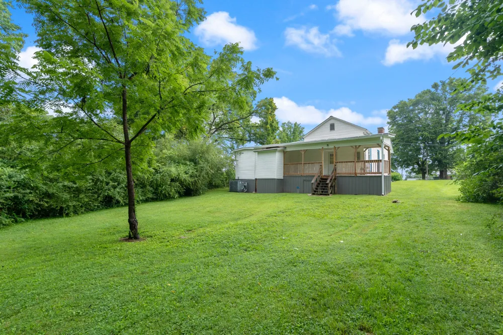 117 W End Ave Centerville, TN 37033
