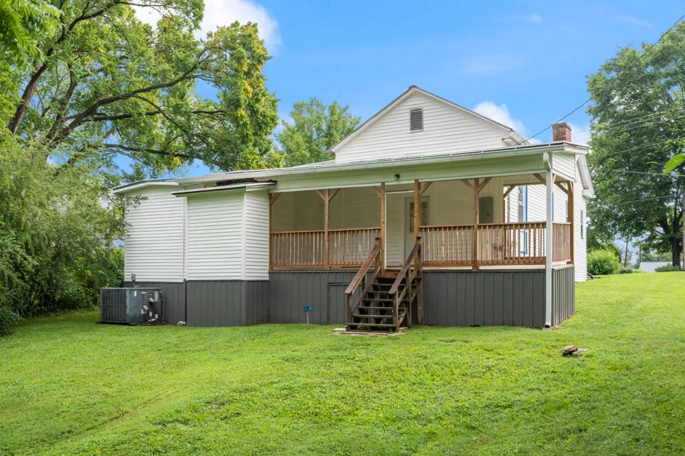 117 W End Ave Centerville, TN 37033