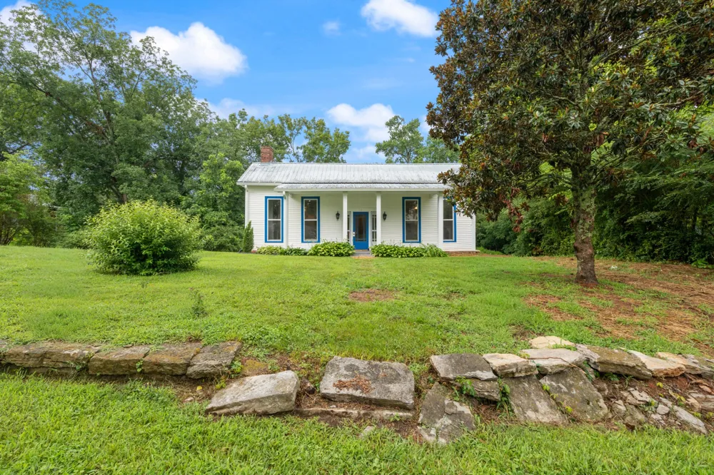 117 W End Ave Centerville, TN 37033