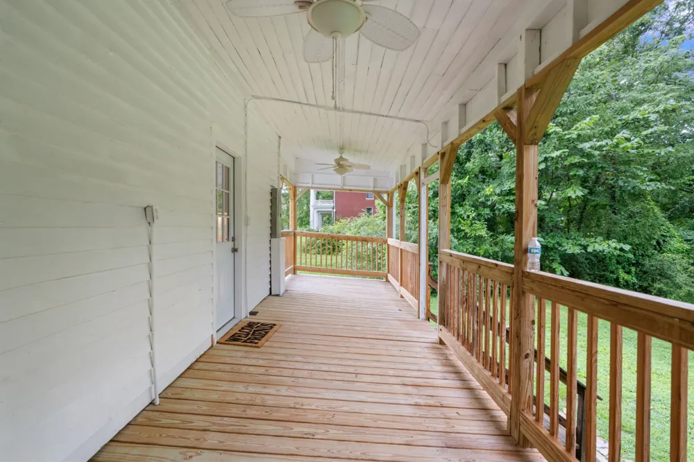 117 W End Ave Centerville, TN 37033