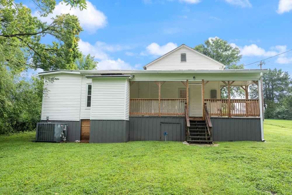 117 W End Ave Centerville, TN 37033