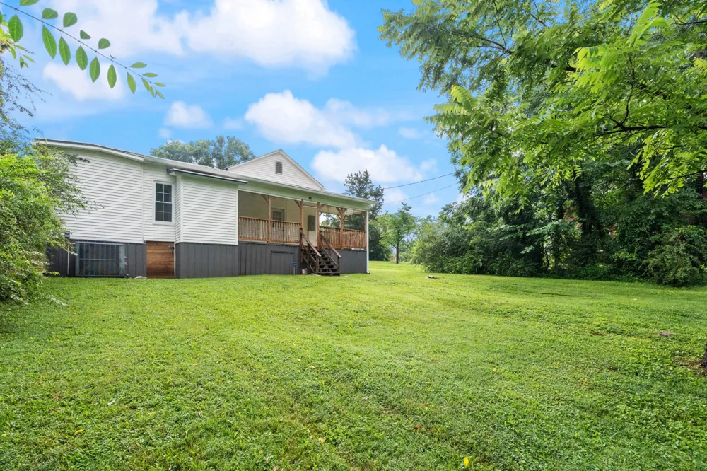 117 W End Ave Centerville, TN 37033