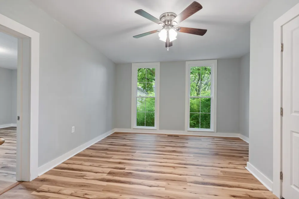 117 W End Ave Centerville, TN 37033