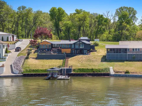105 Lakeview Dr