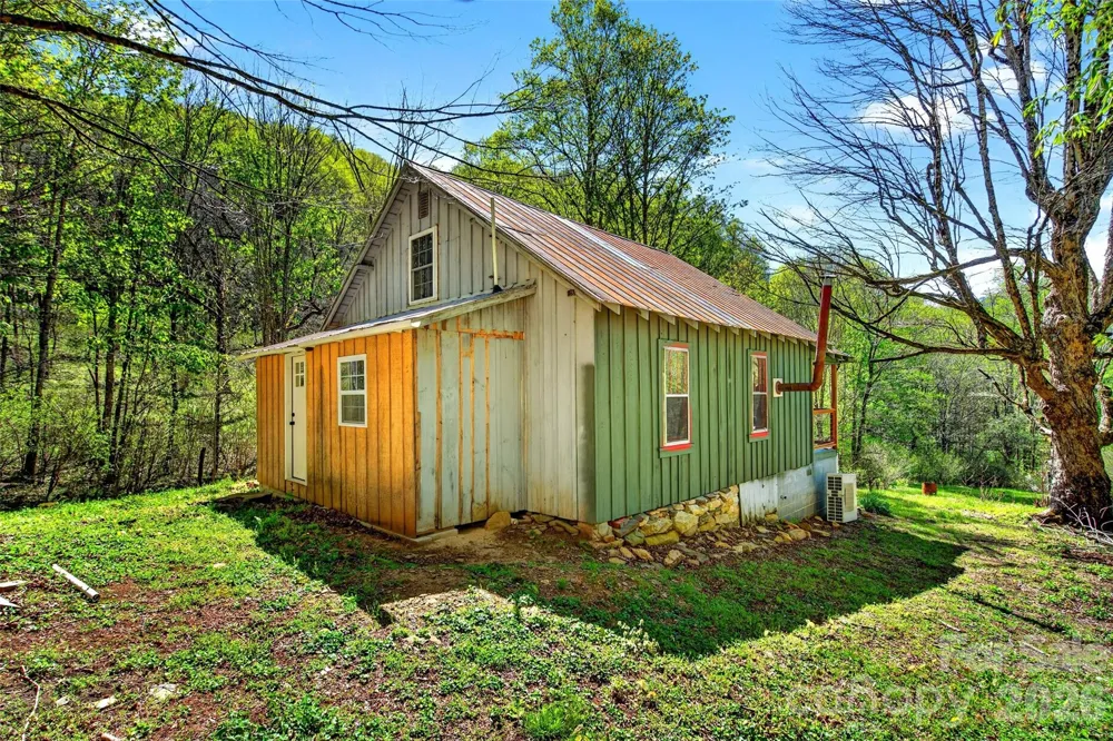 488 Cad Campbell Road Bakersville, NC 28705