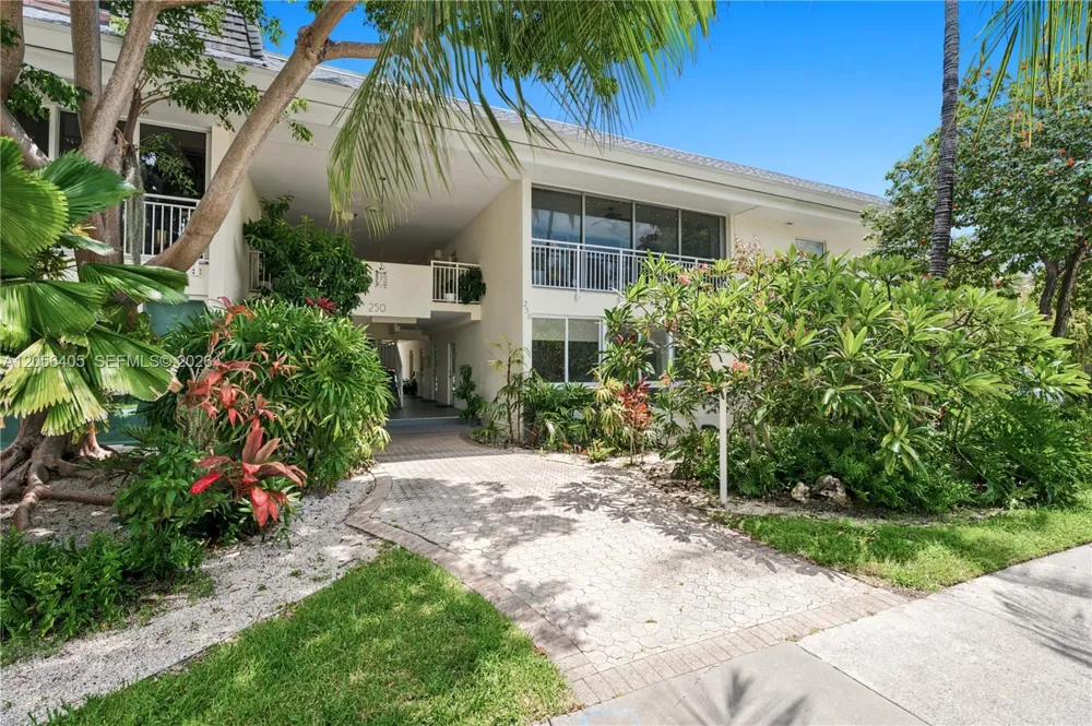 260 Sunrise Dr #E Key Biscayne, FL 33149