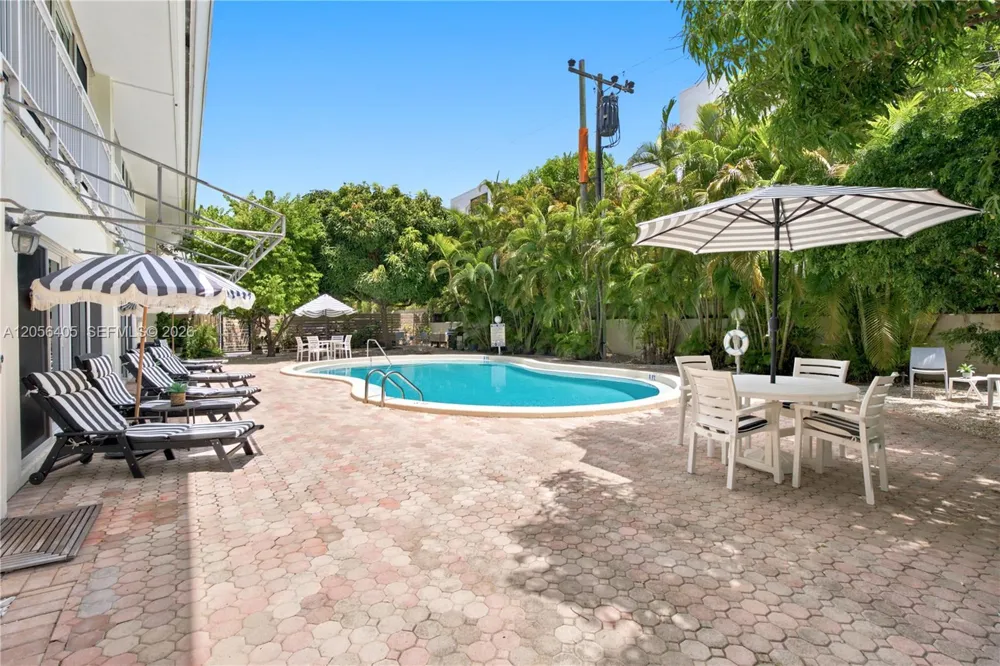 260 Sunrise Dr #E Key Biscayne, FL 33149
