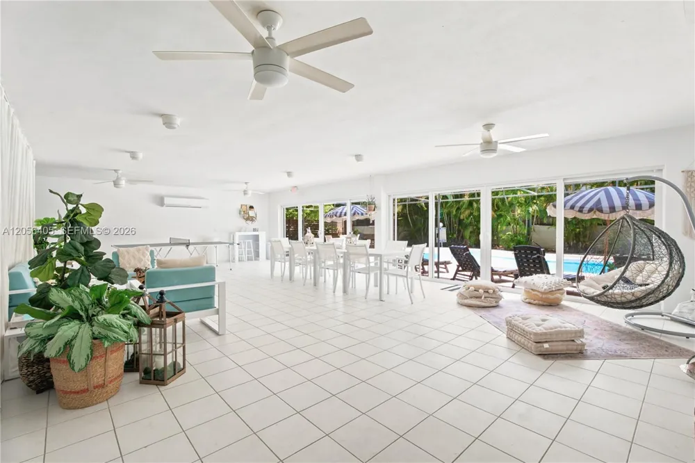 260 Sunrise Dr #E Key Biscayne, FL 33149