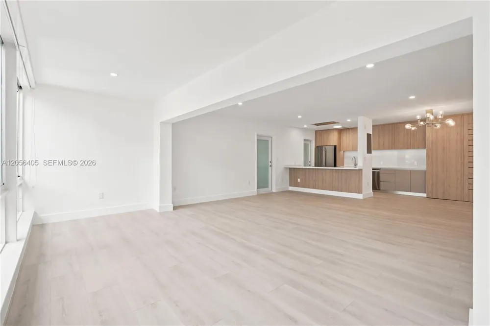 260 Sunrise Dr #E Key Biscayne, FL 33149