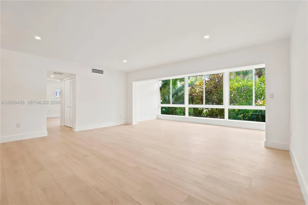 260 Sunrise Dr #E Key Biscayne, FL 33149
