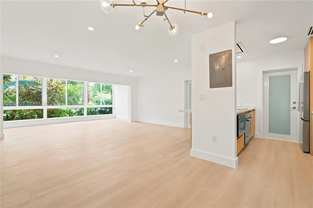 260 Sunrise Dr #E Key Biscayne, FL 33149