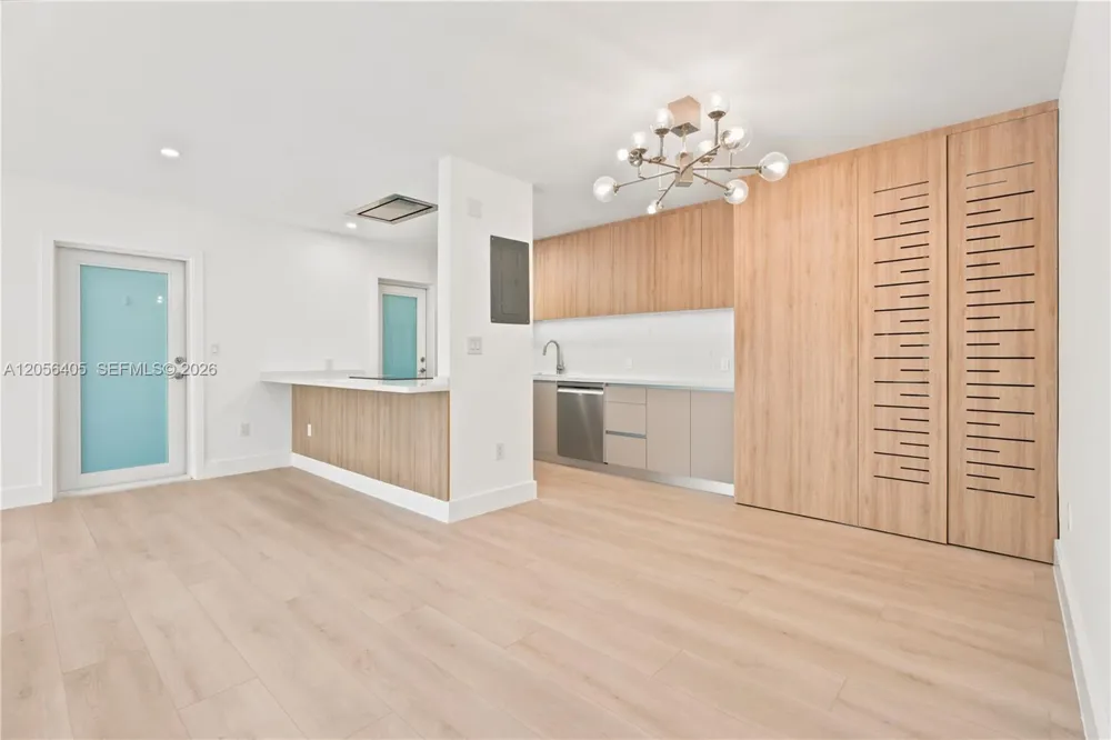 260 Sunrise Dr #E Key Biscayne, FL 33149