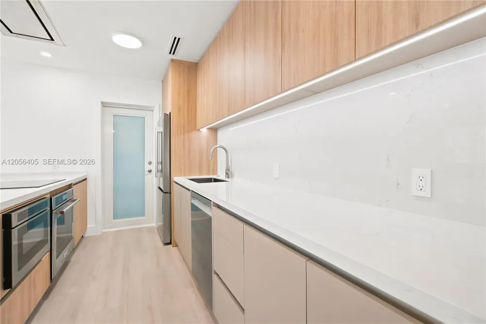 260 Sunrise Dr #E Key Biscayne, FL 33149