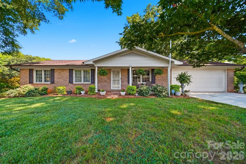 3210 W Calvin Street Claremont, NC 28610