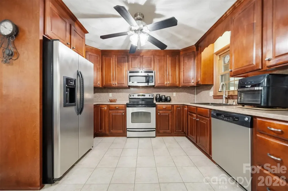 3210 W Calvin Street Claremont, NC 28610